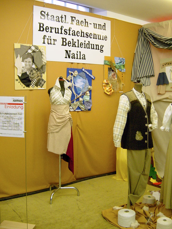 Aktion 'Selbitz zeigt Farbe' Stand der Staatlichen Fach- und Berufsfachschule für Bekleidung, Naila